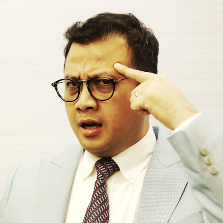 BERBISNIS KAIN TENUN BERTAHAN SELAMA 3 GENERASI